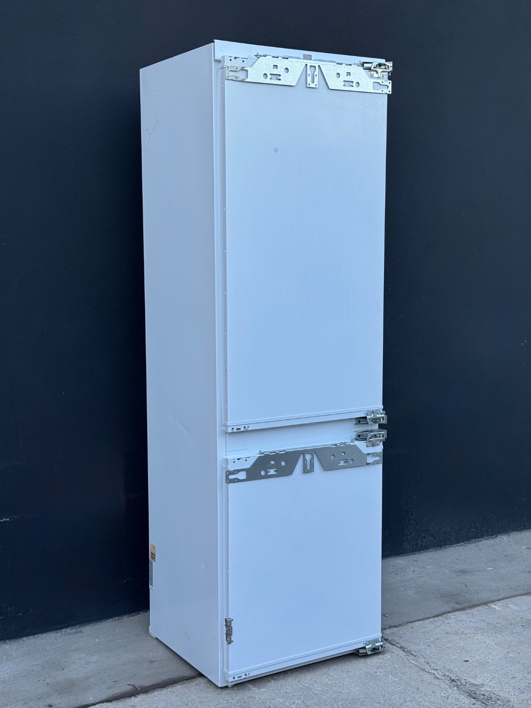 Вбудований холодильник б/у  NoFrost BioFresh KFN 37282 iD.