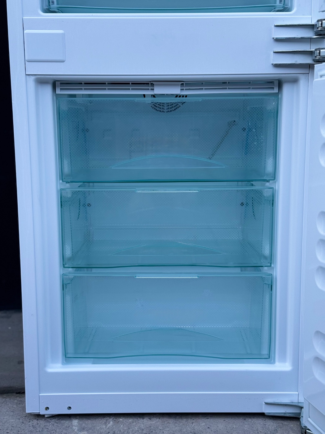 Вбудований холодильник б/у  NoFrost BioFresh KFN 37282 iD.