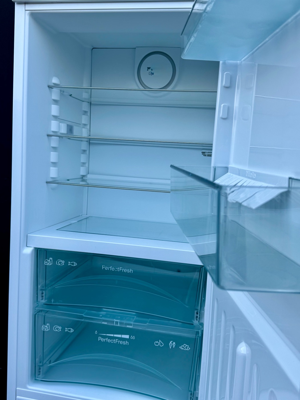 Вбудований холодильник б/у  NoFrost BioFresh KFN 37282 iD.
