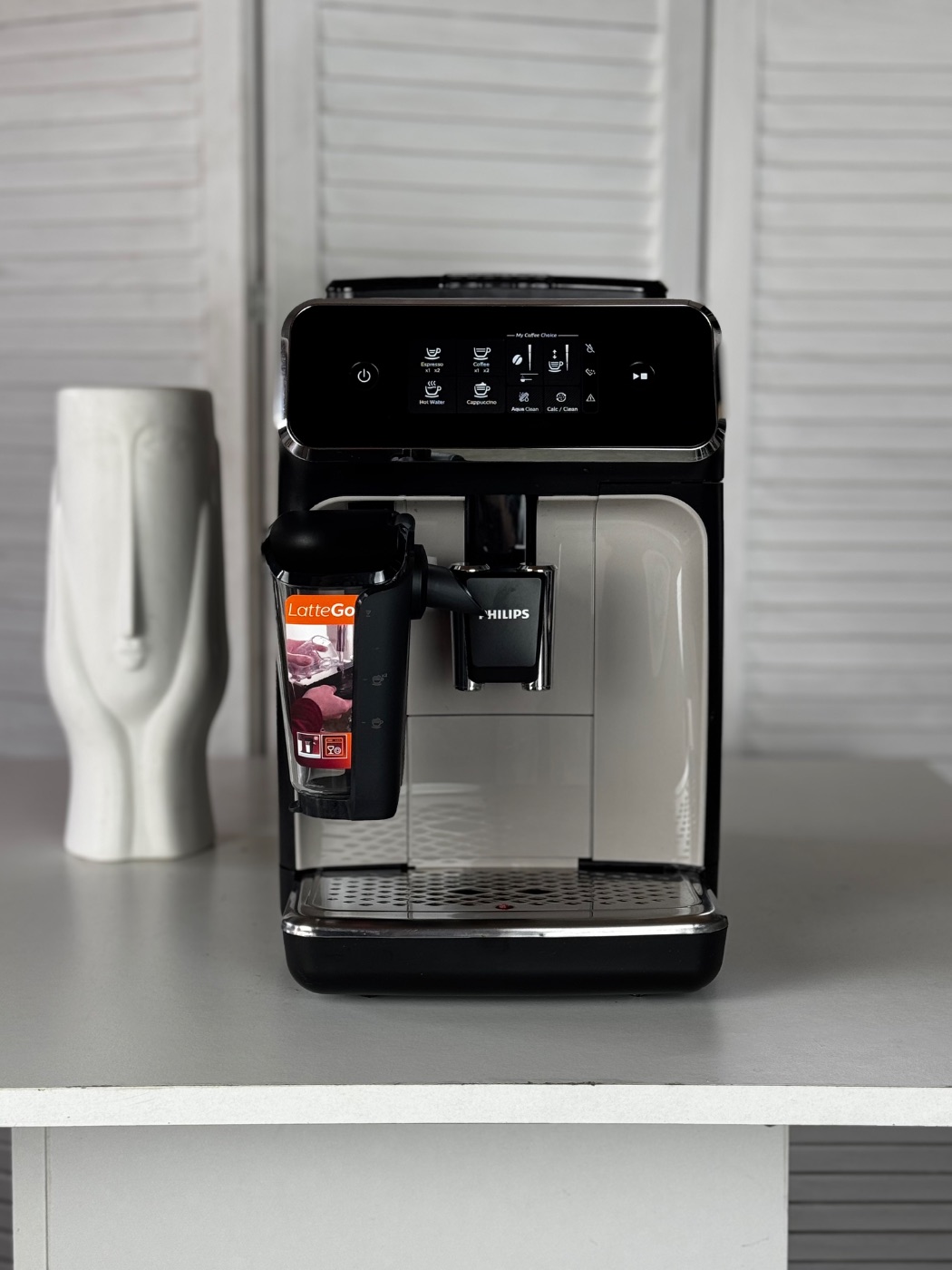 Philips б/у Series 2200 LatteGo (EP2235/40)
