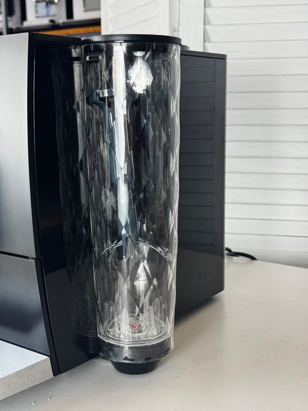 Jura б/у ENA 4 Full Metropolitan Black