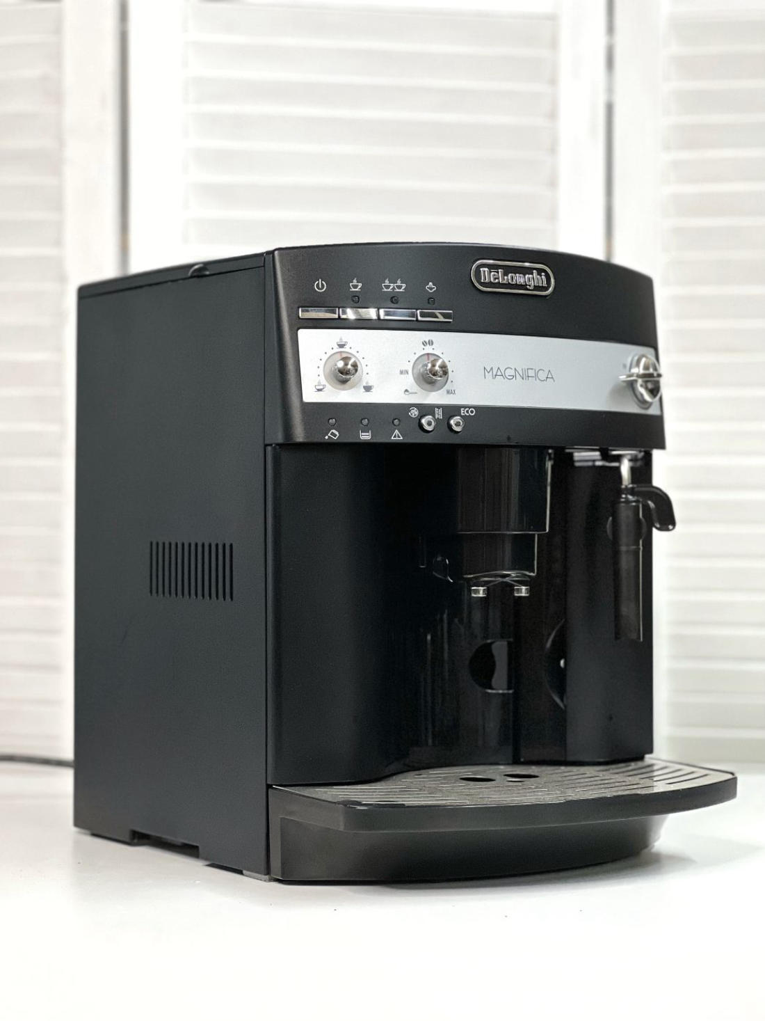 DeLonghi б/у ESAM3000.B (Magnifica)