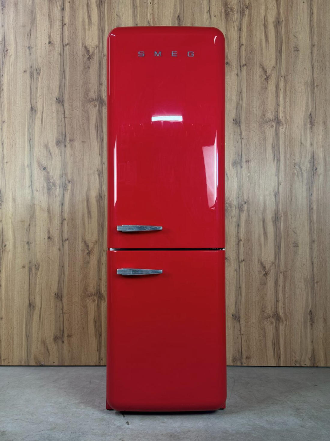 Smeg б/у FAB32RR1 (ретро, червоний)