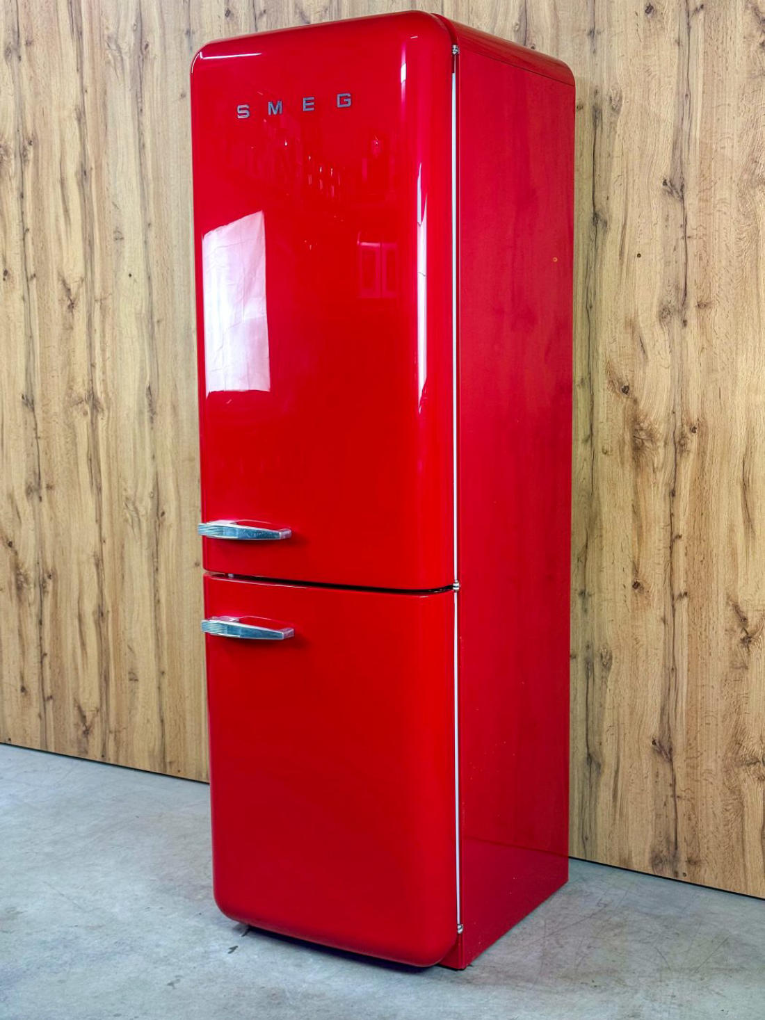 Smeg б/у FAB32RR1 (ретро, червоний)