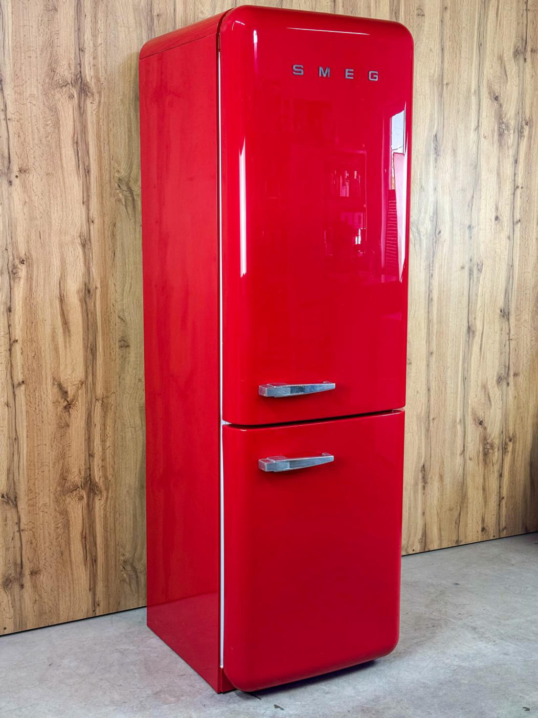 Smeg б/у FAB32RR1 (ретро, червоний)